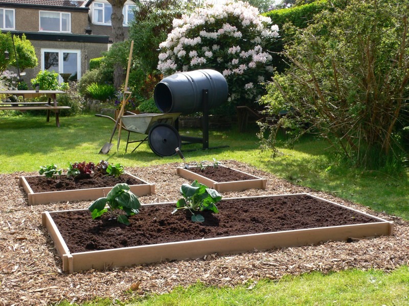 Our recycled plastic raised beds are available in small, medium and large